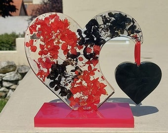 Large customizable removable heart.