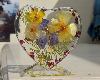 Heart on resin base