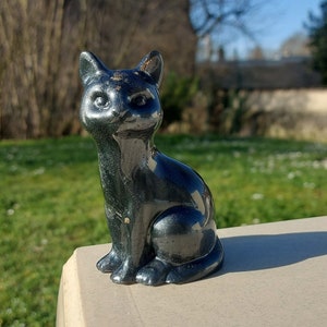 Large resin cat figurine 1