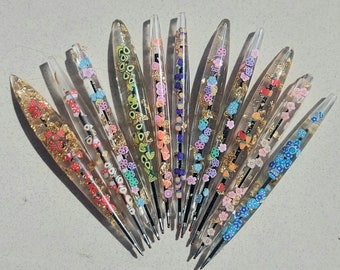 Stylos en résine ( encre bleu / noir )