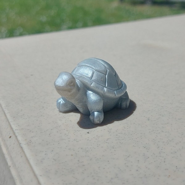 Figurine petite tortue en résine