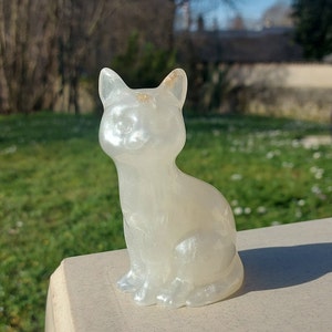 Large resin cat figurine 2