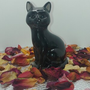 Large resin cat figurine 5