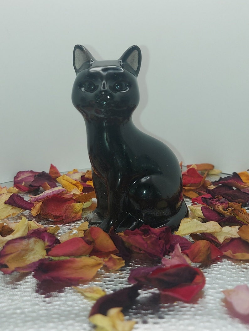 Large resin cat figurine 5