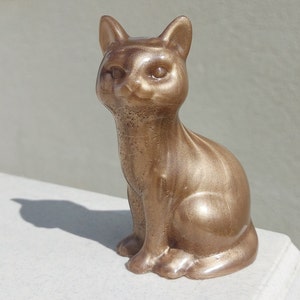 Large resin cat figurine 8