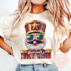 Quebra-nozes de Natal brilhante soprando bolha png sublimação de natal design digital, retro glitter natal png, óculos de sol quebra-nozes png