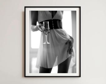 Plakat z kobietą pijącą wino w stylu vintage, czarno-biała dekoracja ścienna w stylu retro, plakat z wózkiem barowym, feministyczny prezent alkoholowy, pobieranie cyfrowe