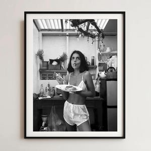 Spaghetti Wall Art, Vintage Women Eating Pasta Print, Kitchen Wall Decor for Dining Room, Unique Gift for Food Lovers