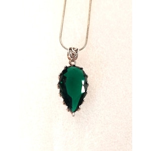 Vintage Necklace Silver Snake Chain Inverted Teardrop Green Stone Pendant 925 Hardware