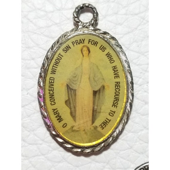 Vtg Catholic Virgin Mary Necklace 3 Pendants Virg… - image 4