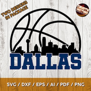 Può includere: Un grafico di pallacanestro in bianco e nero con una silhouette dello skyline di Dallas al suo interno. Il testo "DALLAS" è in lettere blu sotto il grafico. Il testo "TWO DESIGNS IN PACKAGE" è in lettere arancioni nell'angolo in alto a sinistra. Il testo "SVG / DXF / EPS / AI / PDF / PNG" è in lettere nere nella parte inferiore dell'immagine.