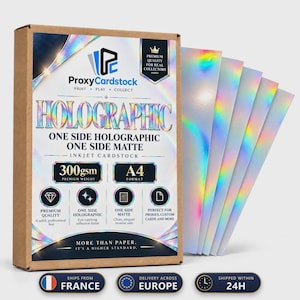 Puede incluir: Una caja de cartón marrón que contiene cartulina para inyección de tinta tamaño A4, 300 gsm, con una cara holográfica y otra mate. El empaque muestra el logo de ProxyCardstock, especificaciones del producto y varias hojas de papel holográfico.