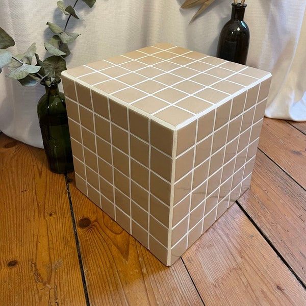 Cube mosaïque beige 25CM x 25CM carrelé, pleine masse, table basse, d'appoint - tiled side table cube, style retro