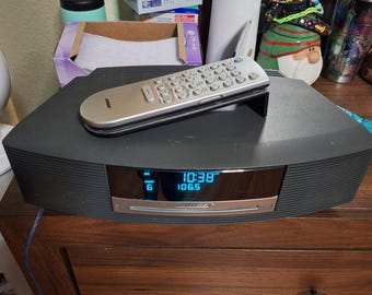 System muzyczny Bose Wave AWRCC1 Radio działa, CD nie działa z pilotem dokującym