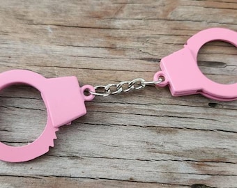 Różowy stalowy brelok do kluczy z kajdankami