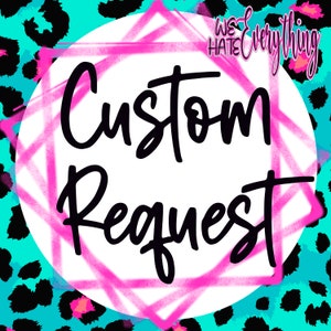 Op de afbeelding: Een witte cirkel met een roze stervormig ontwerp en de tekst "Custom Request" in zwart. De achtergrond is een turquoise en zwarte luipaardprint.