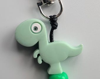 Llavero personalizado de dinosaurio verde: dije de silicona con cuentas para bolso con nombre