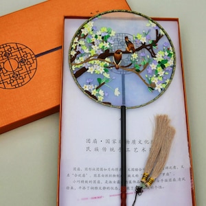 Elegant gift fan for her、Bridal Party Hand Fan、Customized gift for birdlovers、Unique Birthday Gift Fan、Asian Inspired Wedding Decor