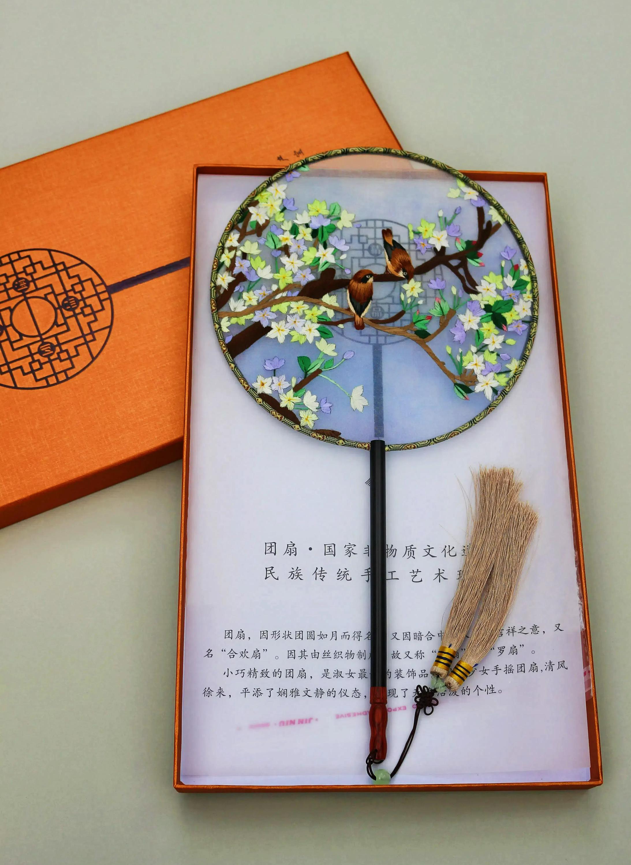 美しい鳥のデザイン扇子 水墨画 扇子デザイン 鳥と植物 木箱付き 日本製・