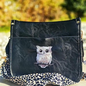 Hand bestickte Crossbody-Tasche, Eulen-Buchtasche, Leder-Umhängetasche Crossbody, Eulen-Liebhaber-Geschenkidee, Leder-Eulen-Geldbeutel, braune Vogeltasche, Vogel-Liebhabertasche