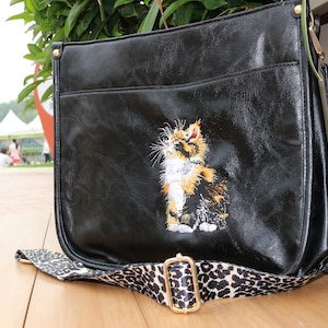 bestickte Ledertasche, hand bestickte Crossbody-tasche, Katze Crossbody Bag, moderne Schultertasche, schwarze / braune Katzentasche, süße Crossbody-tasche