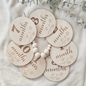 Jalons en bois pour bébé, Cadeau de baby shower, Bonjour tout le monde, Cadeau de naissance, Accessoires photo, Faire-part de naissance, Souvenirs gravés au laser, Mensuel