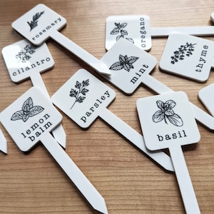 Herb and Vegetable Garden Stakes, Plant Markers, Vegetable Garden Labels, White Herb Garden Markers, Acrylic Garden Stakes, Gardener&#39;s Gift