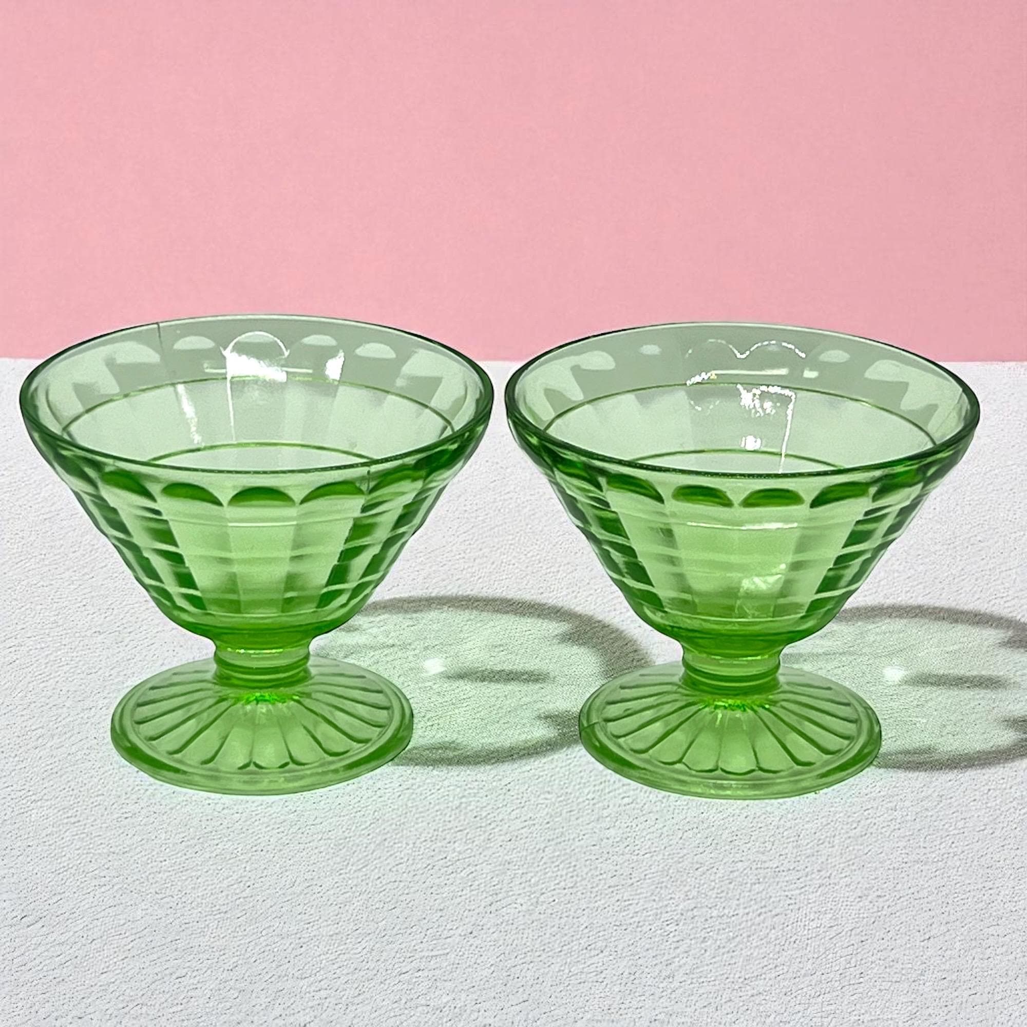 VERRE GOBELET SOUVENIR Ancien Urane Uranglas Uranium Ouraline Glass Le