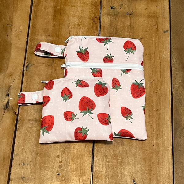 Strawberry Wet Dry Bag, Sanitary Pad Holder, Wet Bag for Pads, Waterproof Bag with Zipper, Privacy Pouch, Period Bag for Tween