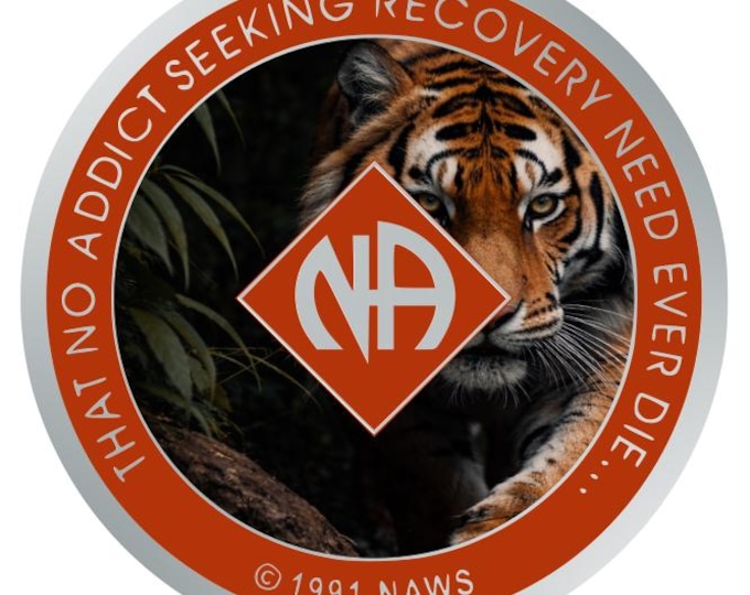 Tiger NA Recovery Medallion 34mm – Narcotics Anonymous Sobriety Chip – Custom Color Clean Time Gift