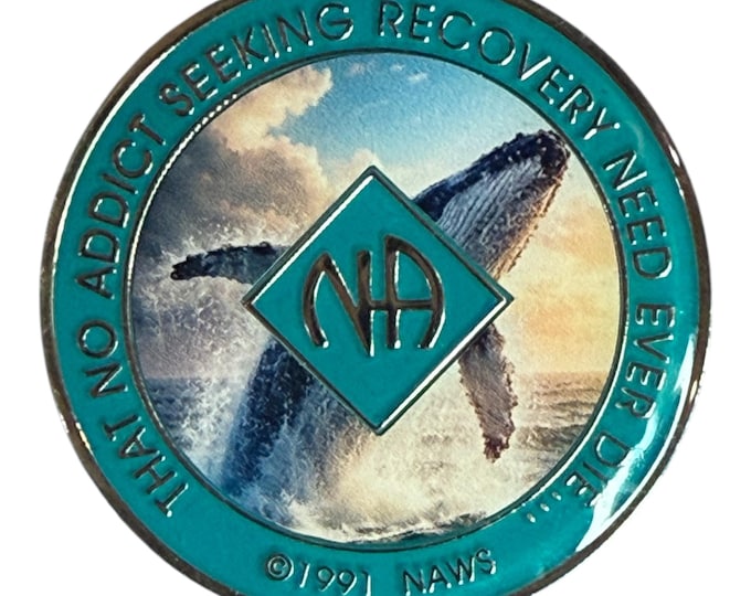 Whale-Themed NA Medallion – Ocean Strength Recovery Chip with “That No Addict…” Back