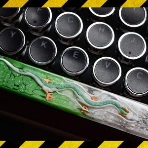 Haku Spi.rited A.way Dragon spatiebalk keycap met witgroene basis, custom spatiebalk anime keycap hars, hars keycap voor mechanisch toetsenbord