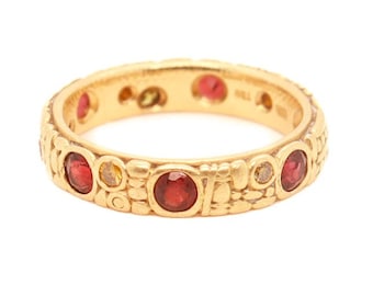 Signed Alex Sepkus 18k Gold, Yellow Diamond, & Garnet Engraved Band Ring