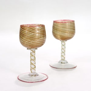 Par de copas antiguas de vino de Murano/Venecia con filigrana de aventurina Salviati