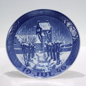 Royal Copenhagen Porcelain 1946 Farum Church Christmas/Jul Plate