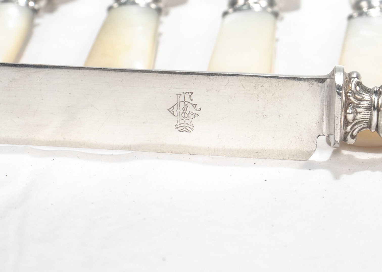 Lot De 12 Couteaux Anglais Anciens – Manche Matière Naturelle – Sheffield 1850-1899