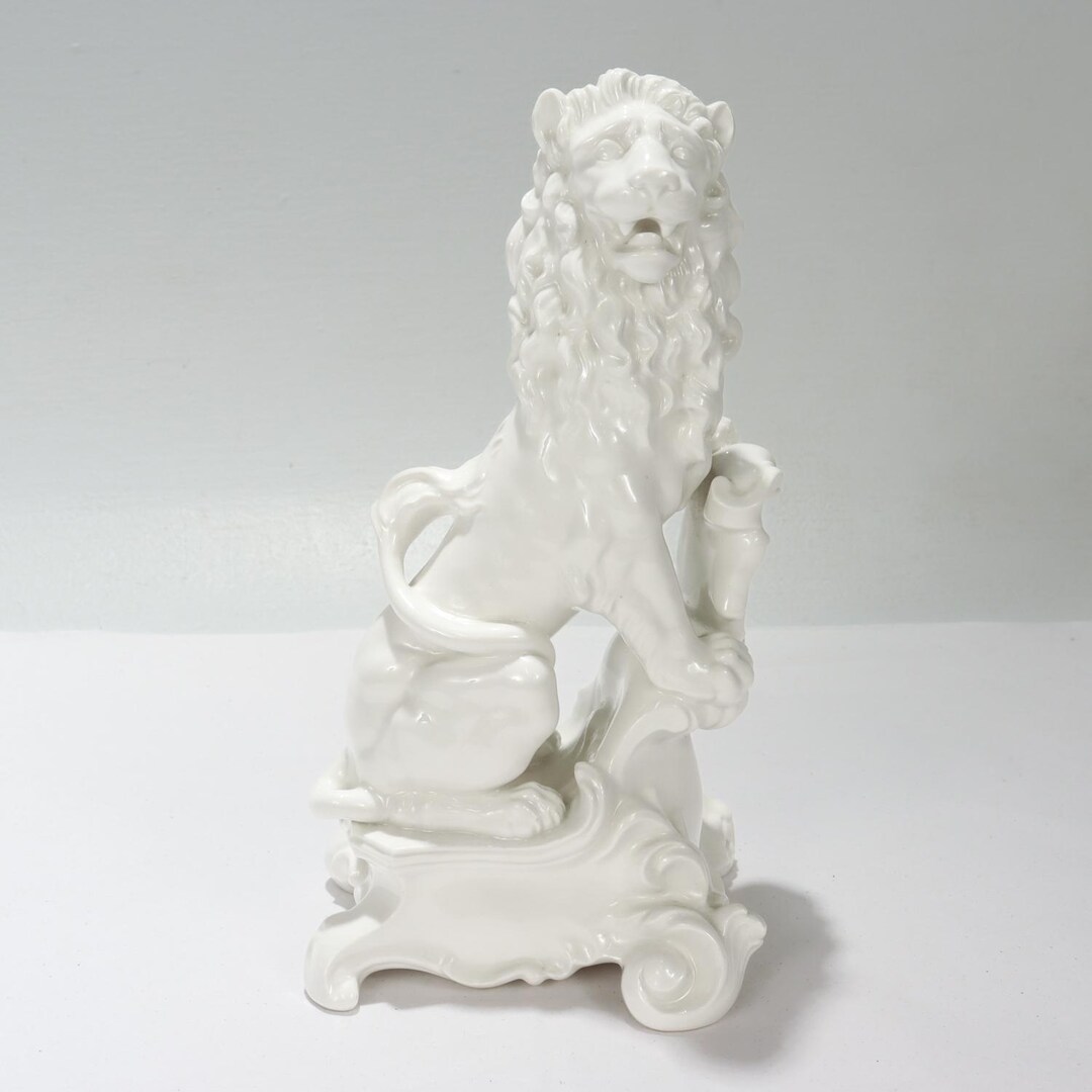 ニュンヘンブルグ Nymphenburg 置物 ライオン 陶器 フィギュリン Nymphenburg Blanc De Chine Porcelain 'lion Baroque' Figurine With
