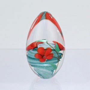 Vintage 1990 Glass Eye Studio Egg Paperweight with Red Lampwork Flowers - No 704