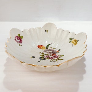Antique 18th Century Meissen Porcelain Fluted Bowl with Deutsche Blumen Flowers