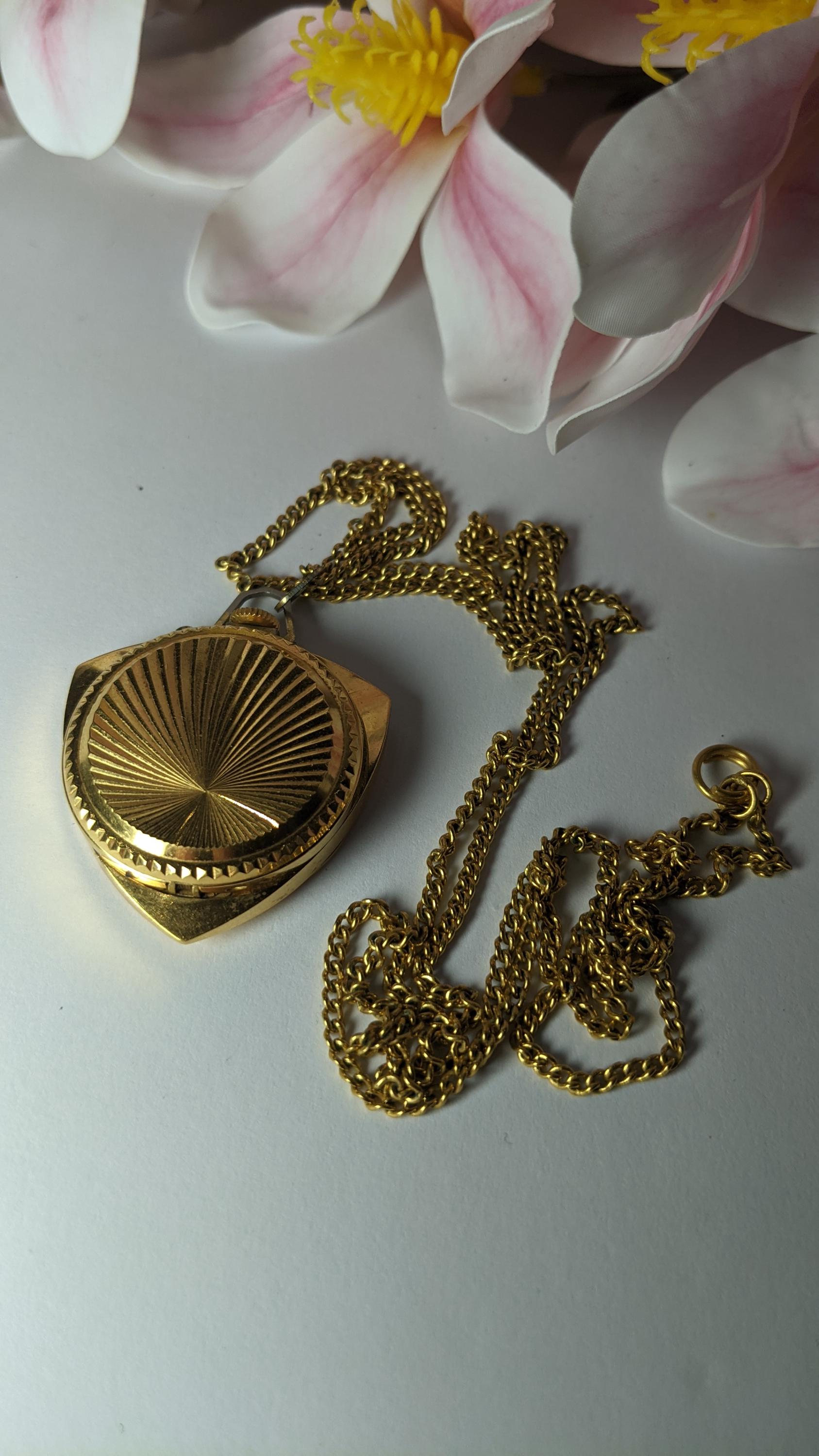 ZARIA Zarja USSR Women's Mechanical Necklace Pendant Watch