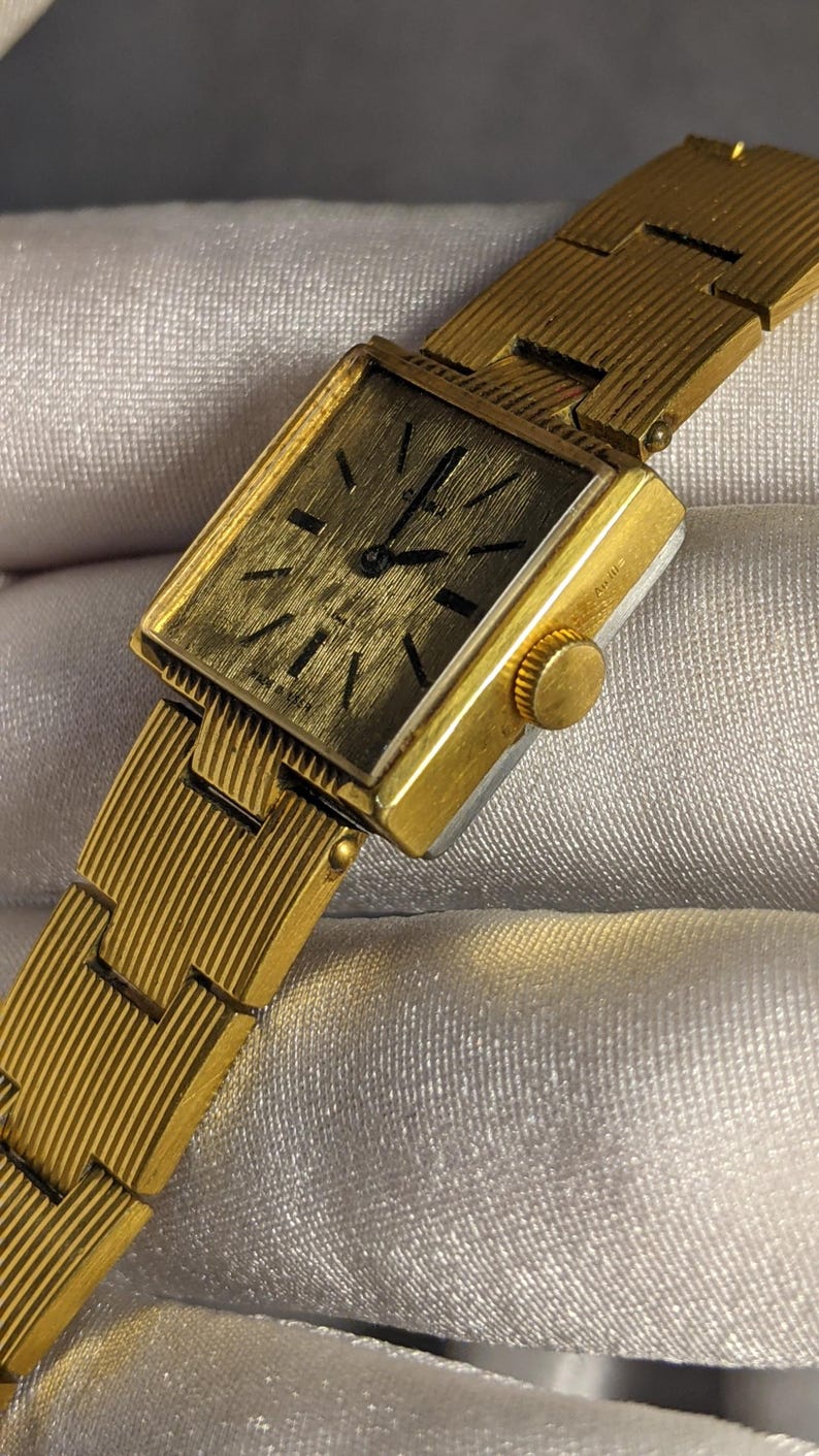 Vintage Soviet Chaika Watch, 17 Jewels, Gold Plated Case & Bracelet, USSR Women's Watch image 4