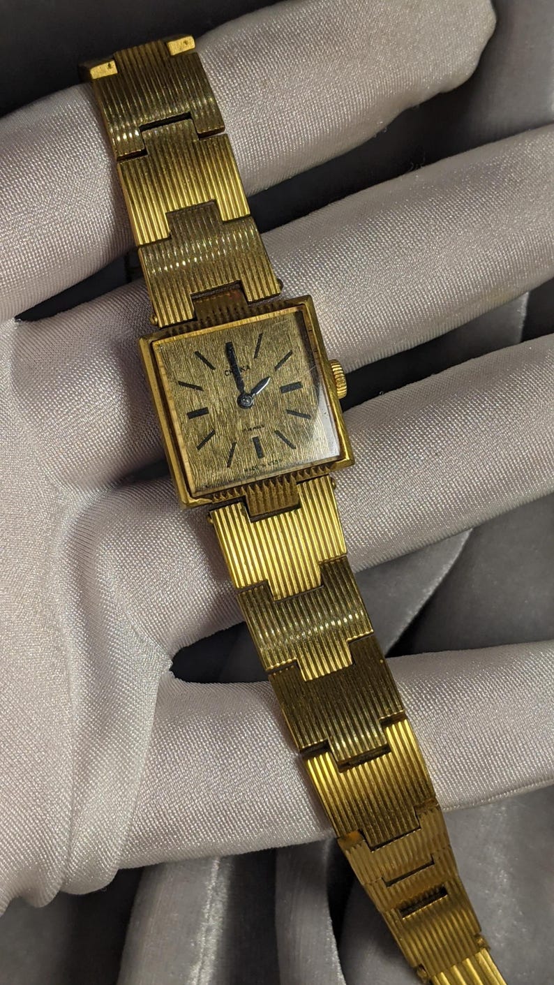 Vintage Soviet Chaika Watch, 17 Jewels, Gold Plated Case & Bracelet, USSR Women's Watch image 1