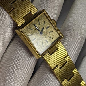 Vintage Soviet Chaika Watch, 17 Jewels, Gold Plated Case & Bracelet, USSR Women's Watch image 2