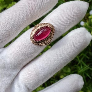 Elegant Soviet 875 Silver Gilded Ring with Red Ruby Cabochon Floral Ornament Size 9