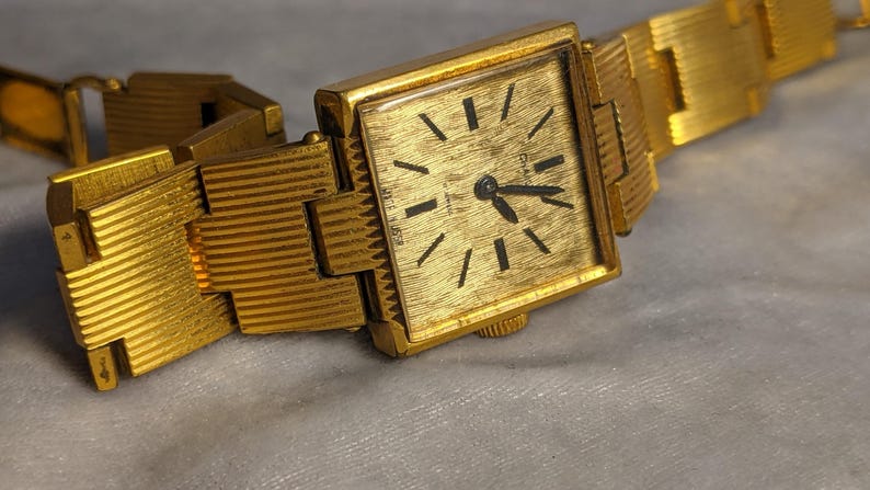 Vintage Soviet Chaika Watch, 17 Jewels, Gold Plated Case & Bracelet, USSR Women's Watch image 12