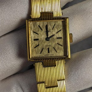Vintage Soviet Chaika Watch, 17 Jewels, Gold Plated Case & Bracelet, USSR Women's Watch image 3