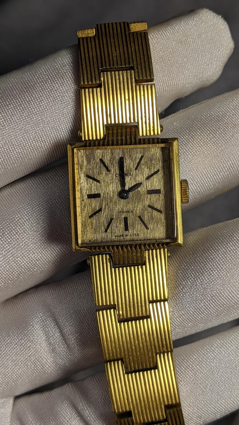 Vintage Soviet Chaika Watch, 17 Jewels, Gold Plated Case & Bracelet, USSR Women's Watch image 3