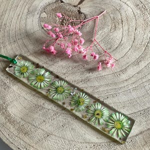 Pressed Flower Resin Bookmark – Handmade Botanical Gift | Dried Flower Bookmark | Aesthetic Stationery | Nature Lover Gift | Unique Gift