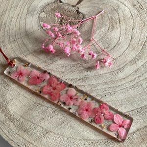Pressed Flower Resin Bookmark – Handmade Botanical Gift | Dried Flower Bookmark | Aesthetic Stationery | Nature Lover Gift | Unique Gift