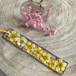 Pressed Flower Resin Bookmark – Handmade Botanical Gift | Dried Flower Bookmark | Aesthetic Stationery | Nature Lover Gift | Unique Gift